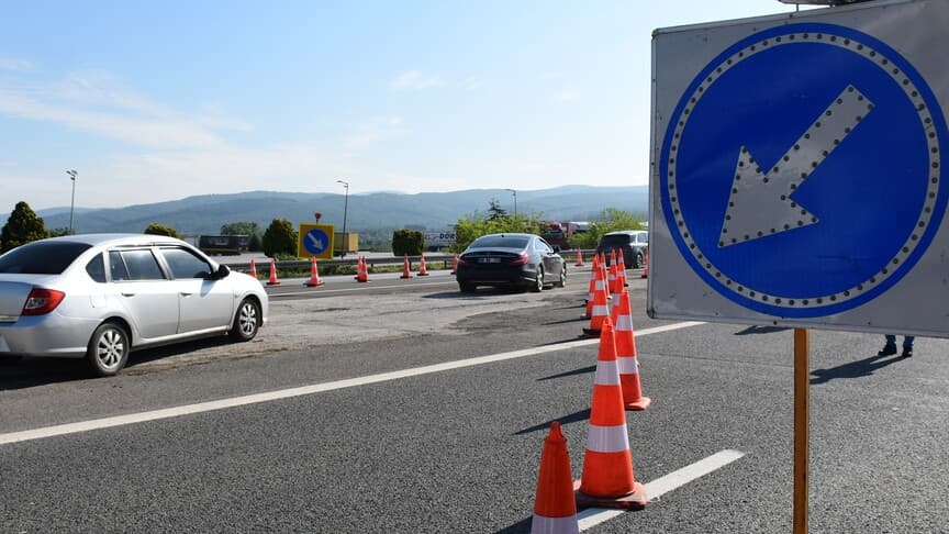TEM Otoyolu Kocaeli Ankara yönü trafiğe kapatılıyor