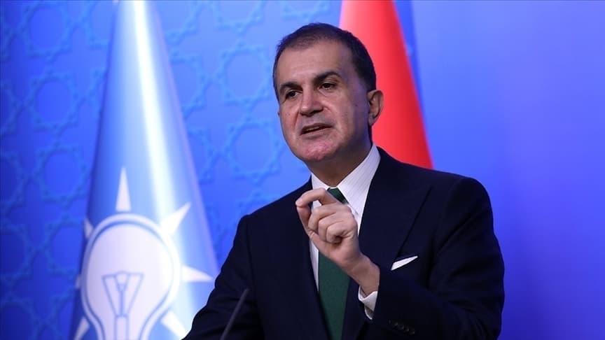 AK Parti Sözcüsü Çelik, üniversitedeki ayet pankartının kapatılmasına tepki gösterdi