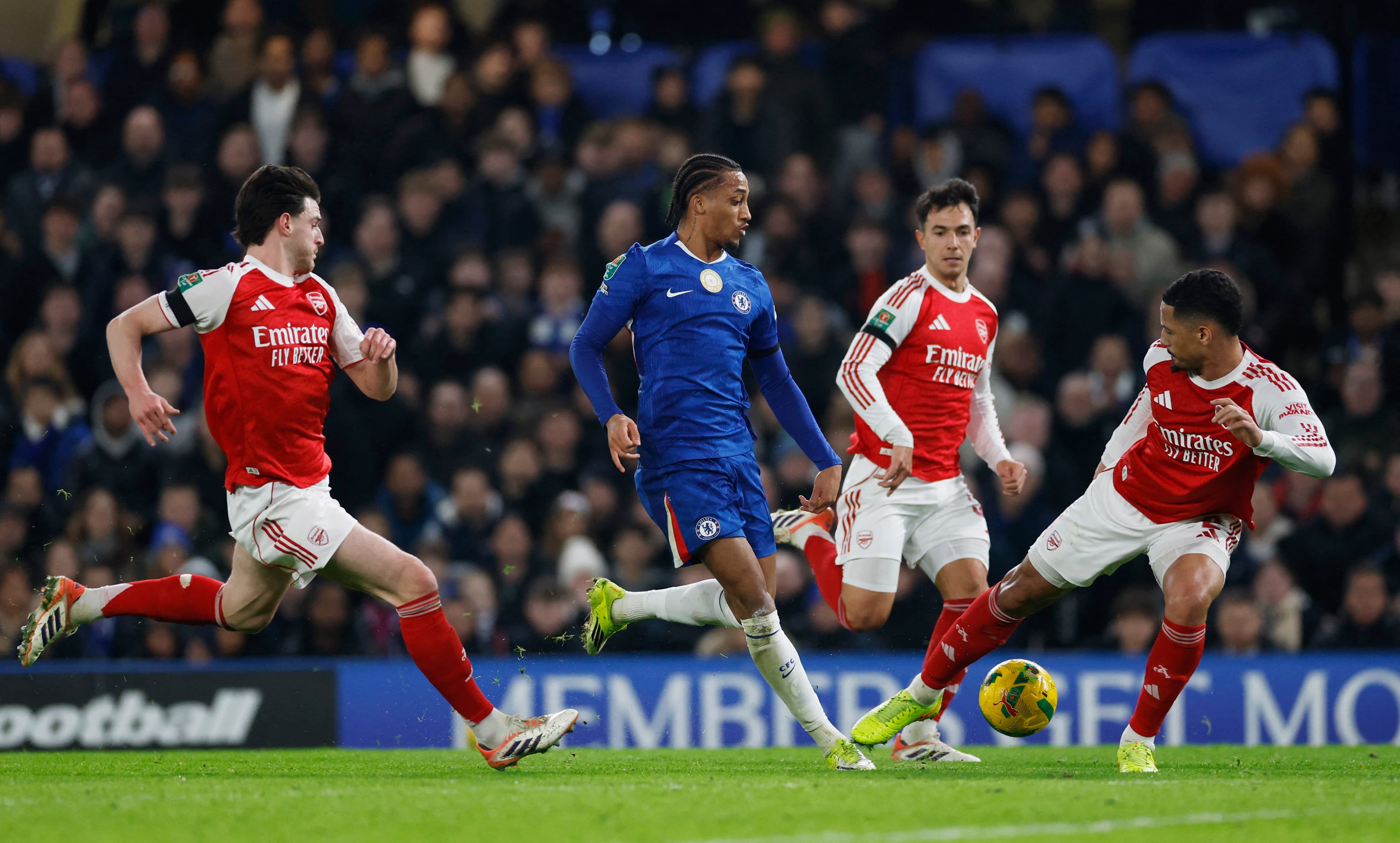 Lig Kupası'nda nefes kesen Londra derbisi: Arsenal 5 gollü maçta kazandı