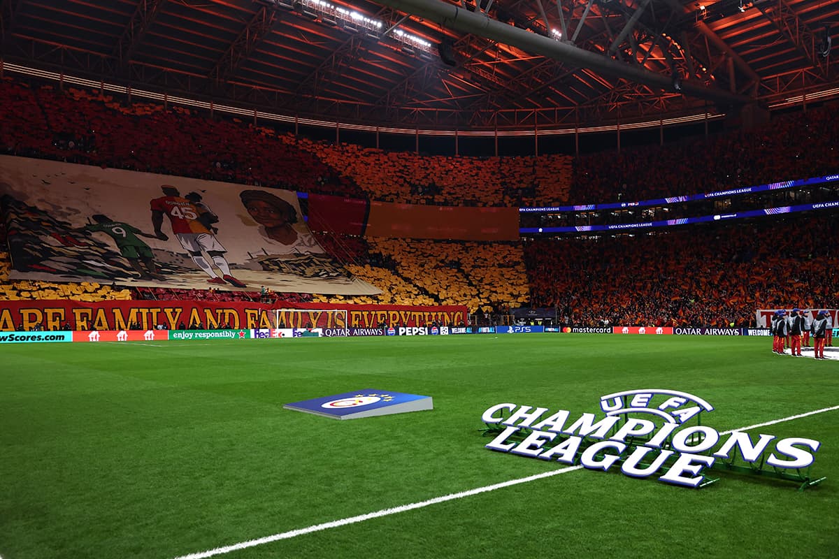 Galatasaraylı taraftarlardan Victor Osimhen'i ağlatan koreografi