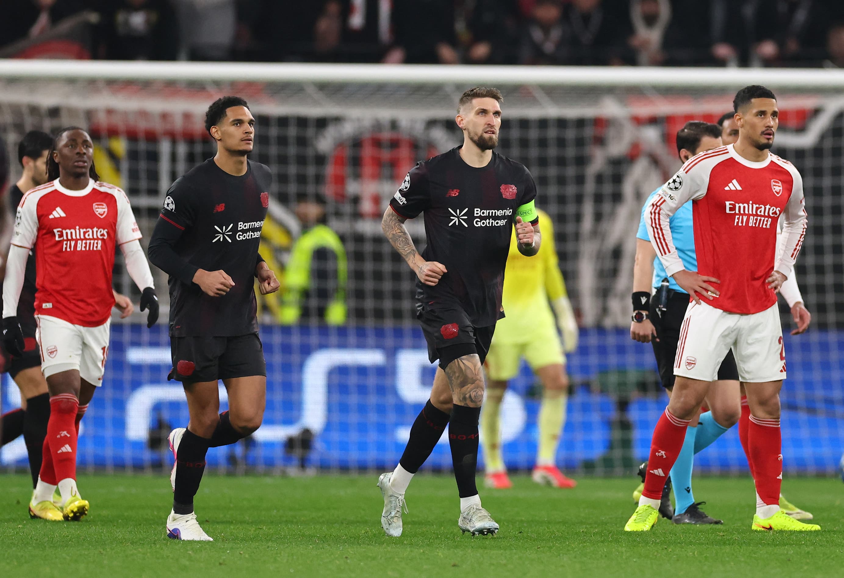 Arsenal son nefeste yenilgiden kurtuldu: Tur hesapları rövanşa kaldı