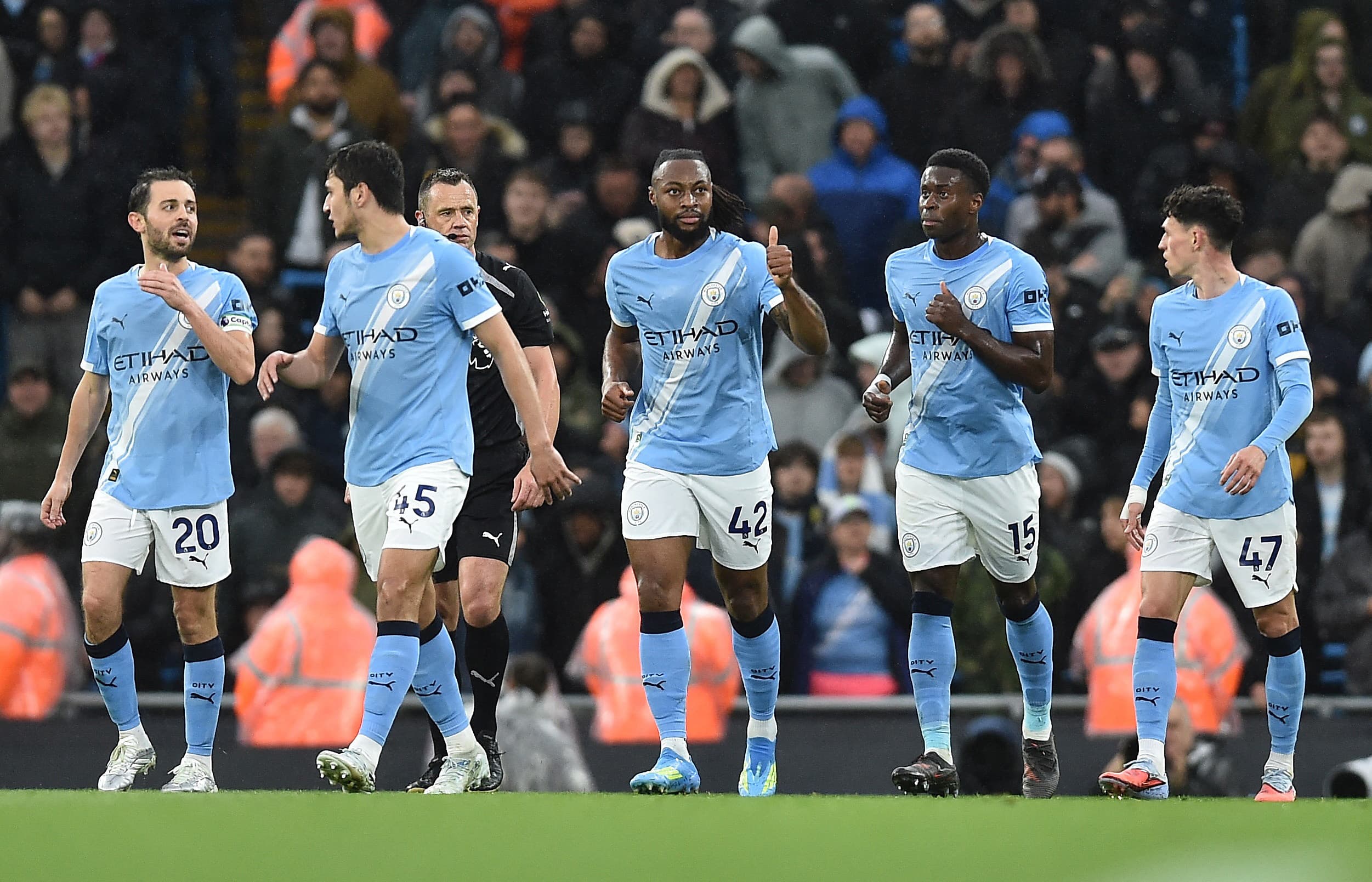 Manchester City, Crystal Palace'ı 3-0 yenerek liderliğini sürdürüyor