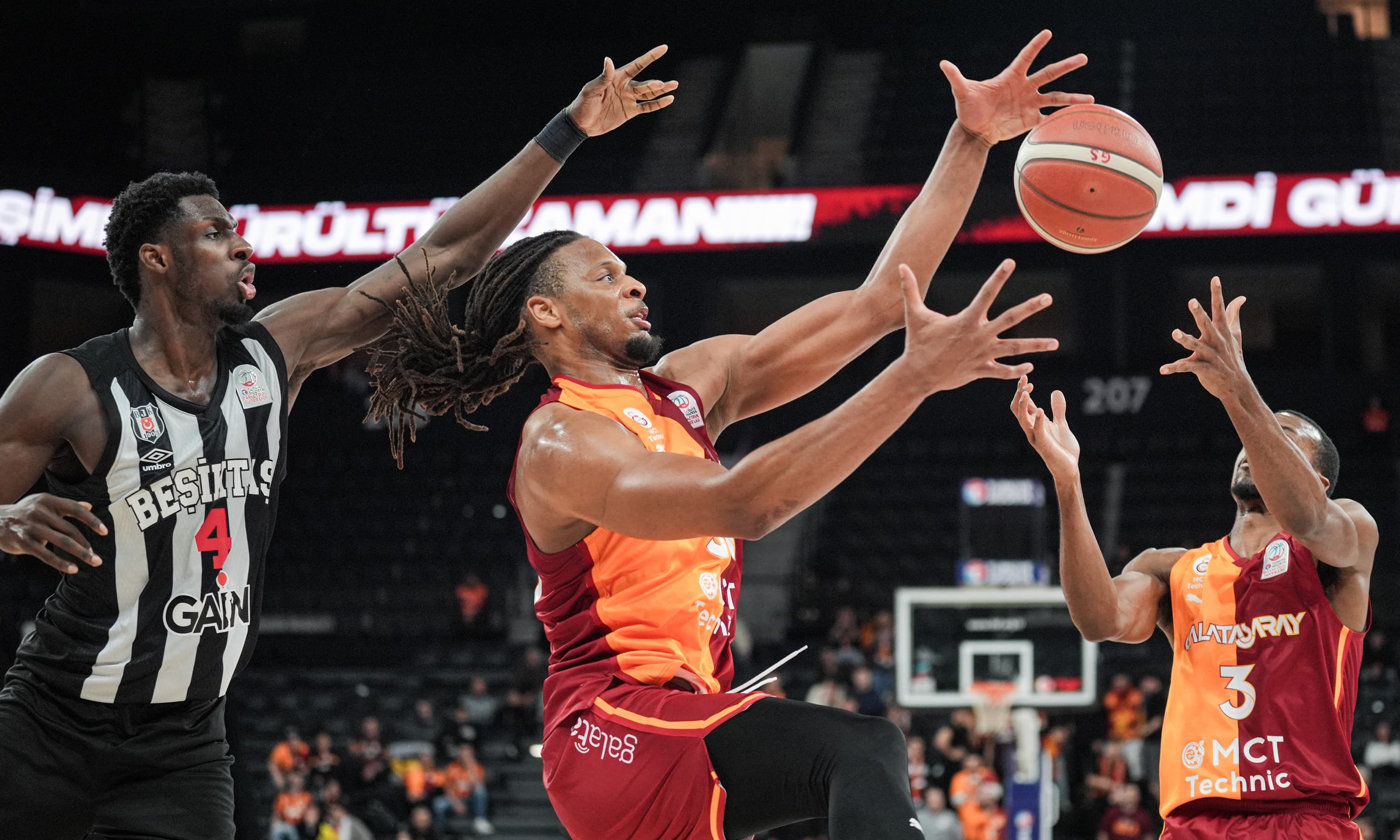 Potadaki derbi Galatasaray MCT Technic'in