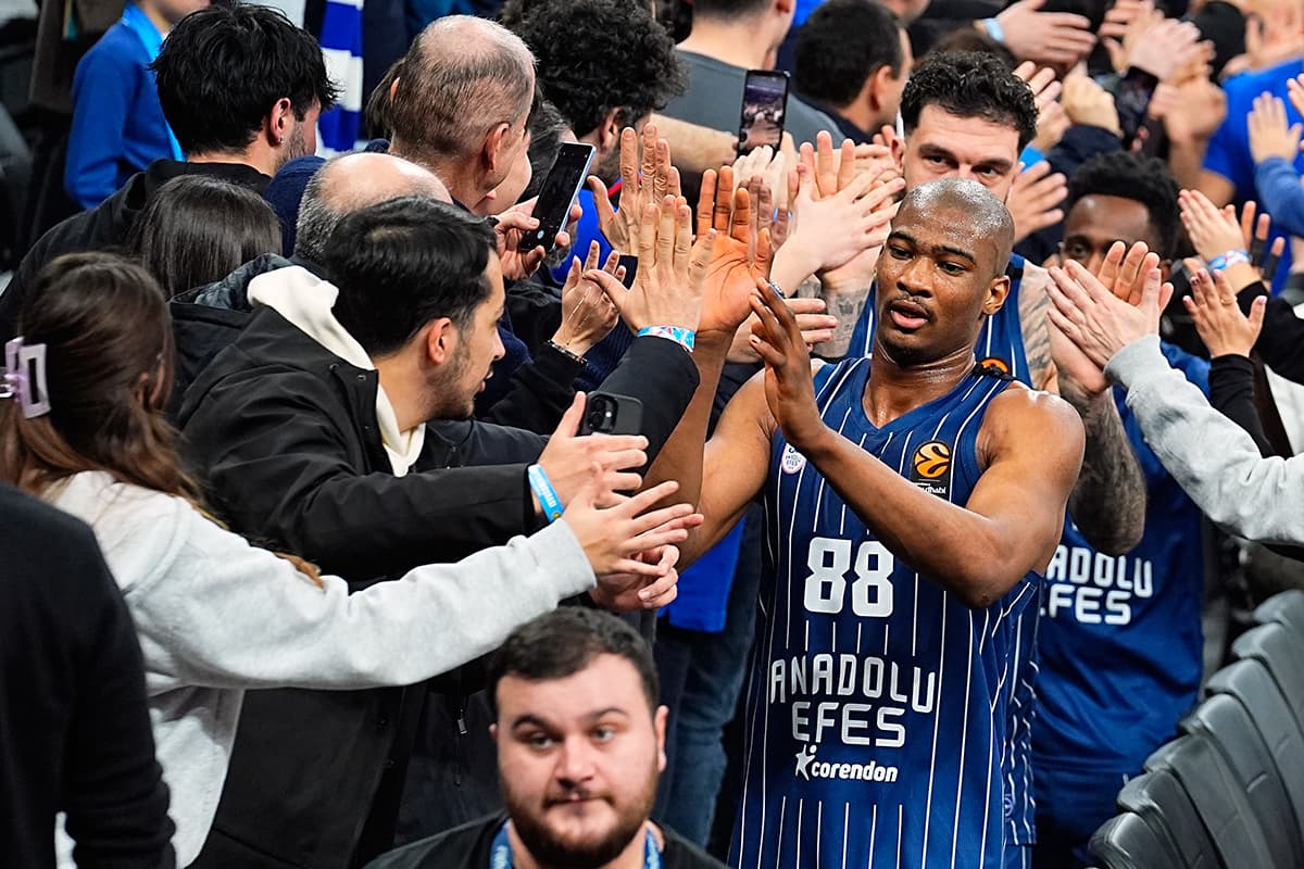 Anadolu Efes, Real Madrid deplasmanında