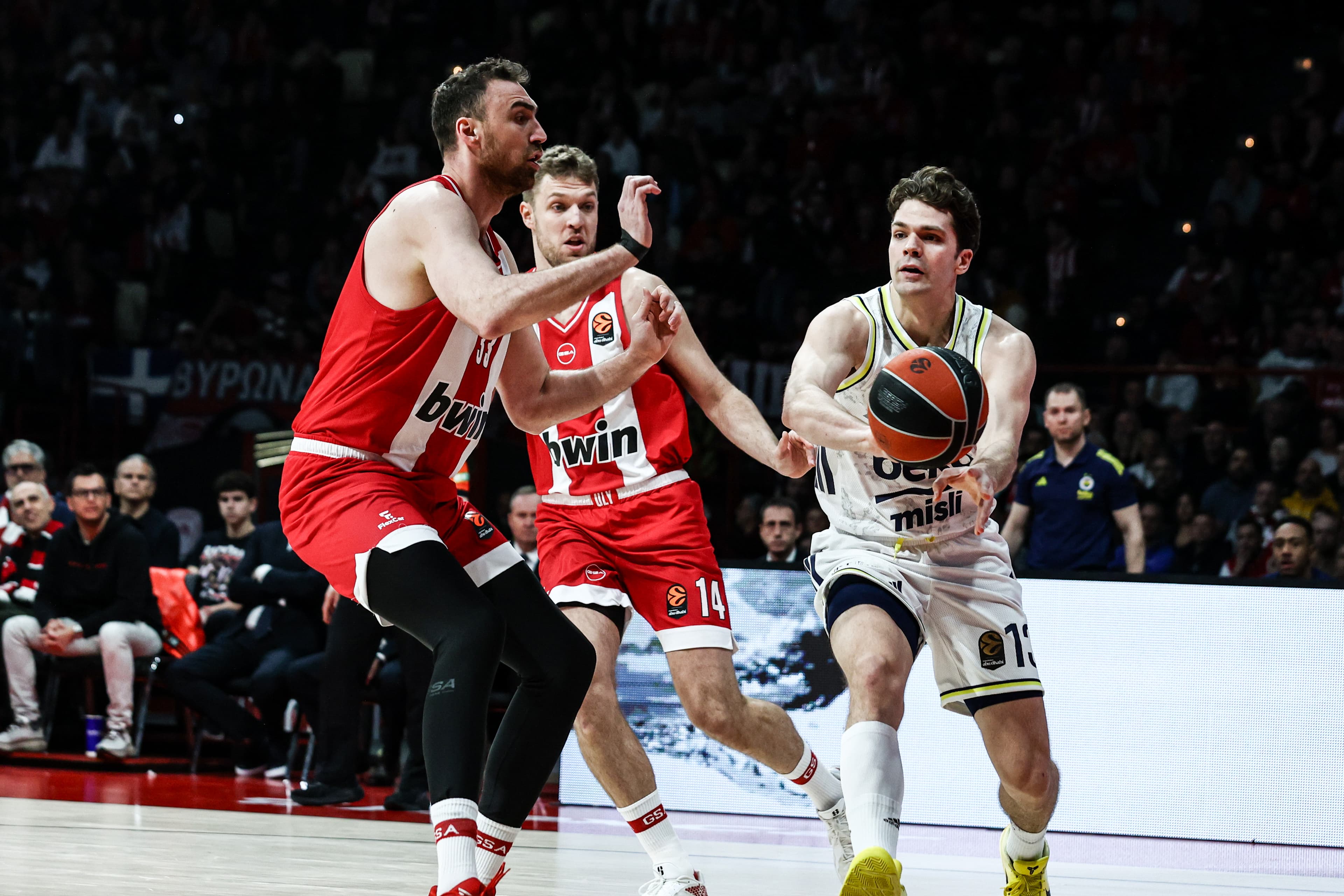 Fenerbahçe Beko Yunanistan'da mağlup