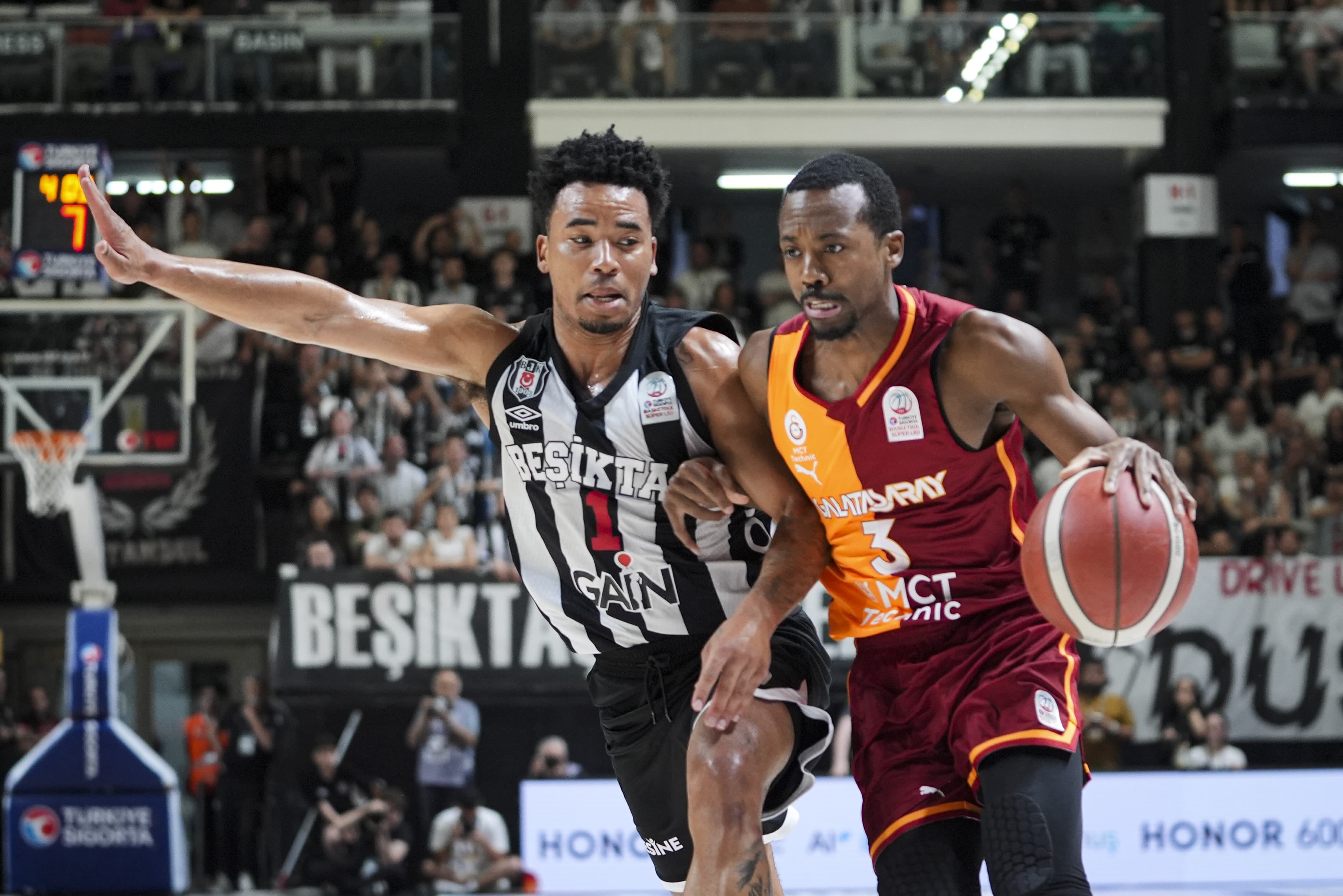 TBF Disiplin Kurulu Galatasaray ve Beşiktaş'a para cezası verdi