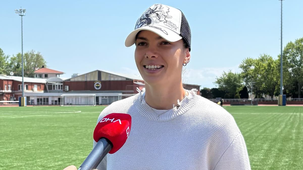 Andrea Staskova, Fenerbahçe'nin Galatasaray'dan daha profesyonel olduğunu belirtti