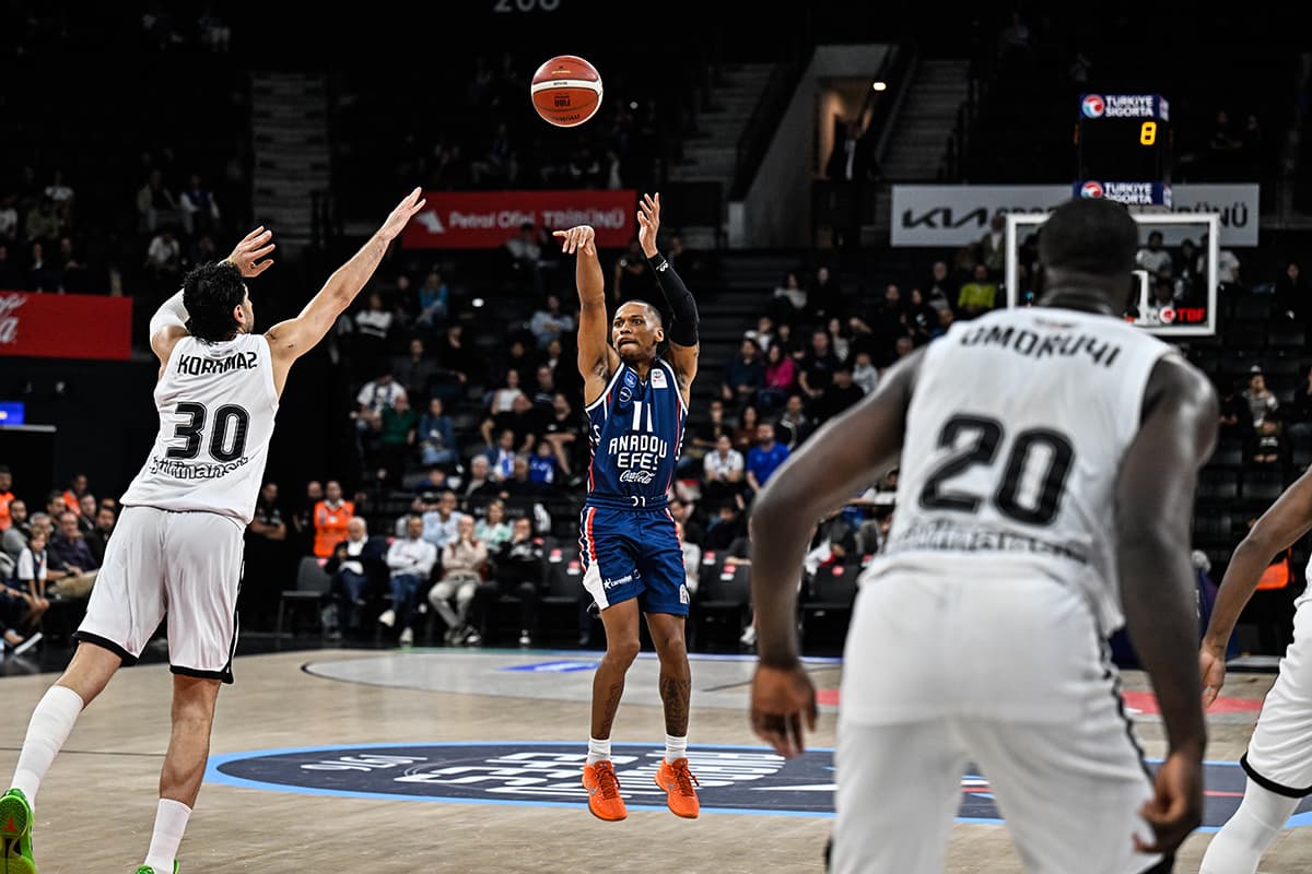 Anadolu Efes, Süper Lig'in ilk haftasında Beşiktaş'ı yendi