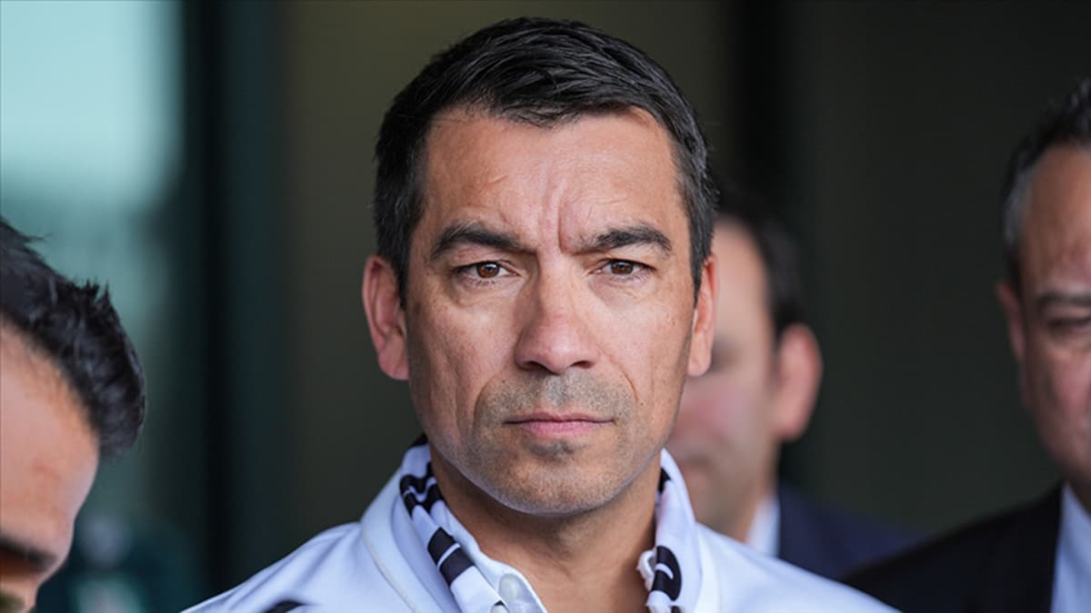 Van Bronckhorst Feyenoord'a geri dönüyor