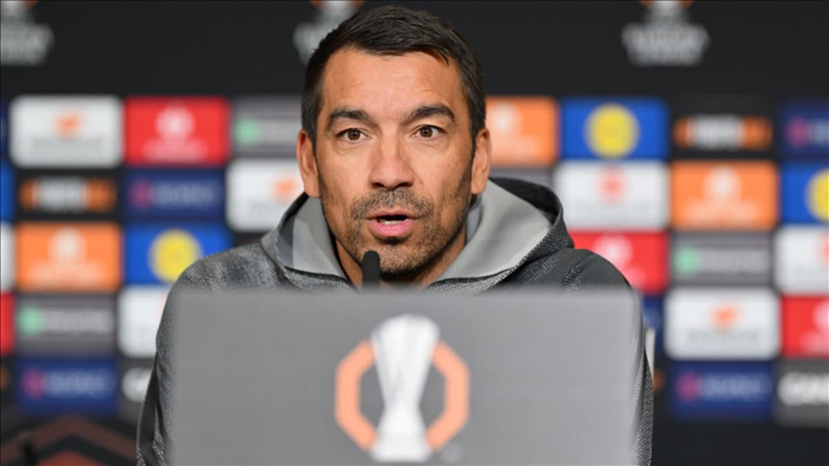 Liverpool, Giovanni van Bronckhorst'un görevine son verdi