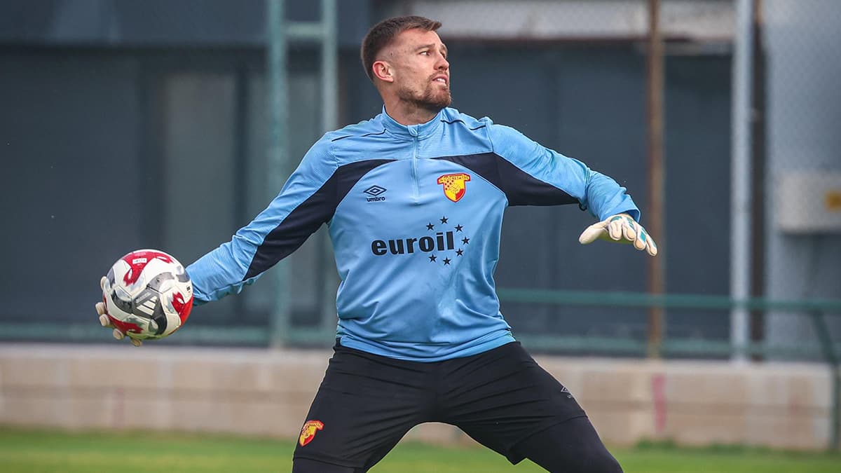 Göztepe, Mateusz Lis'in yerine iki yabancı kaleci adayı belirledi