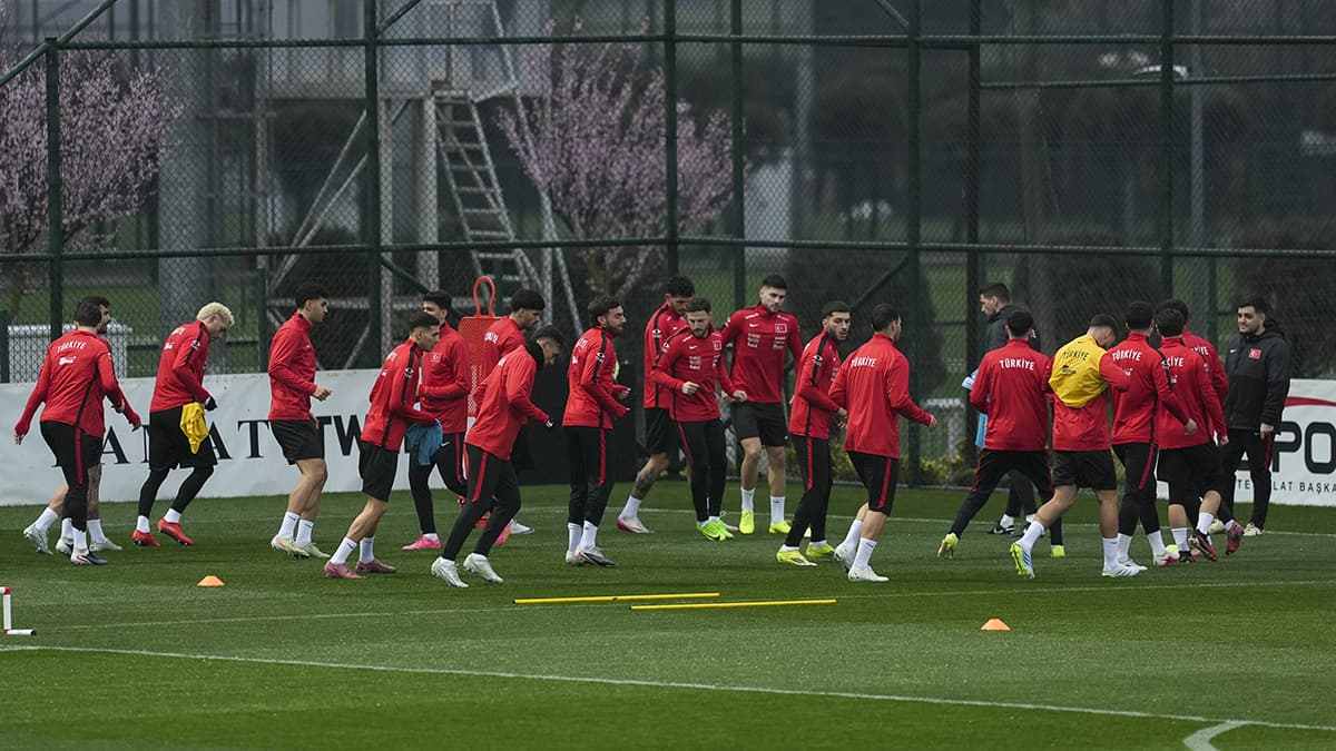 A Milli Futbol Takımı, Romanya maçı hazırlıklarına devam etti
