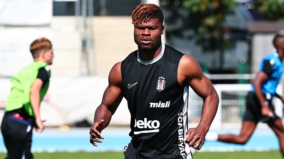 Beşiktaş'ta Emmanuel Agbadou Slovakya kampına katıldı