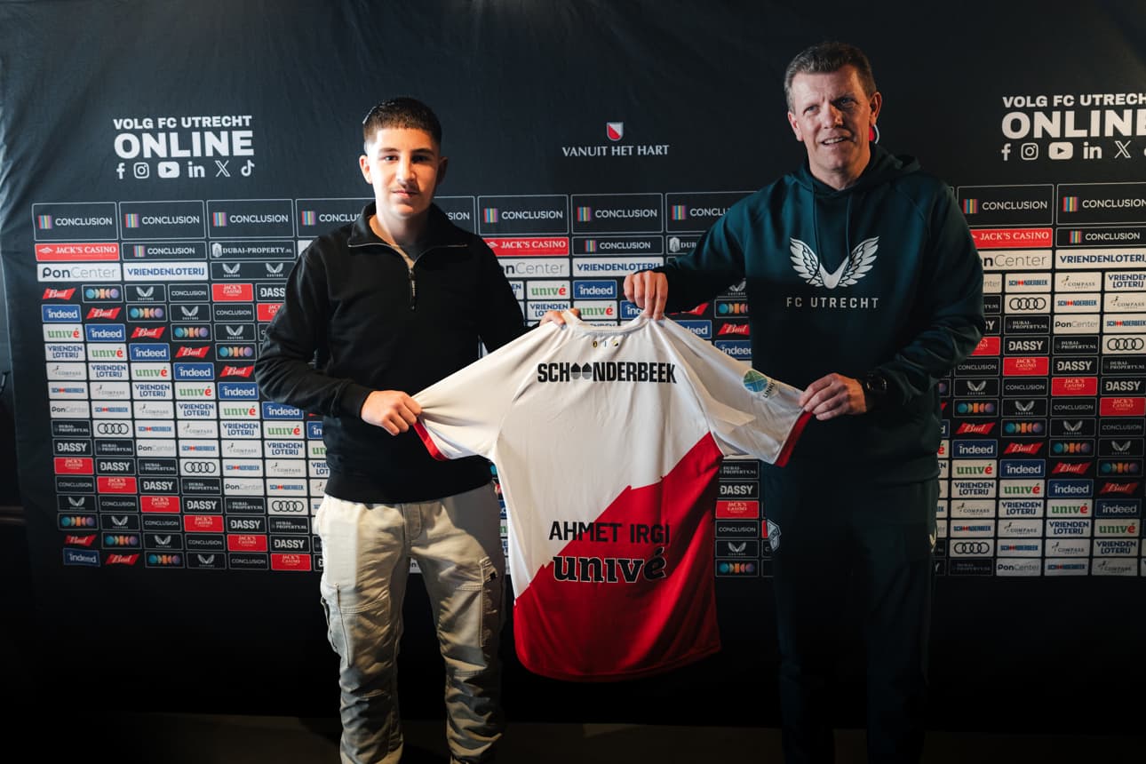15 yaşındaki Ahmet İrgi, Utrecht ile profesyonel sözleşme imzaladı