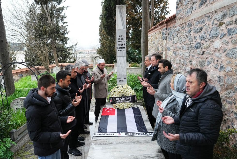 Beşiktaş Kulübü, Şeref Bey'i kabri başında andı