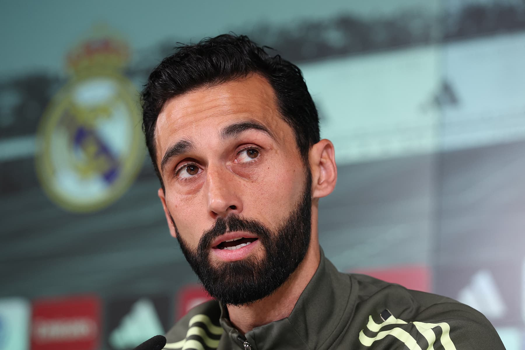Alvaro Arbeloa, Real Madrid'den ayrılarak yeni takımıyla sözleşme imzalıyor