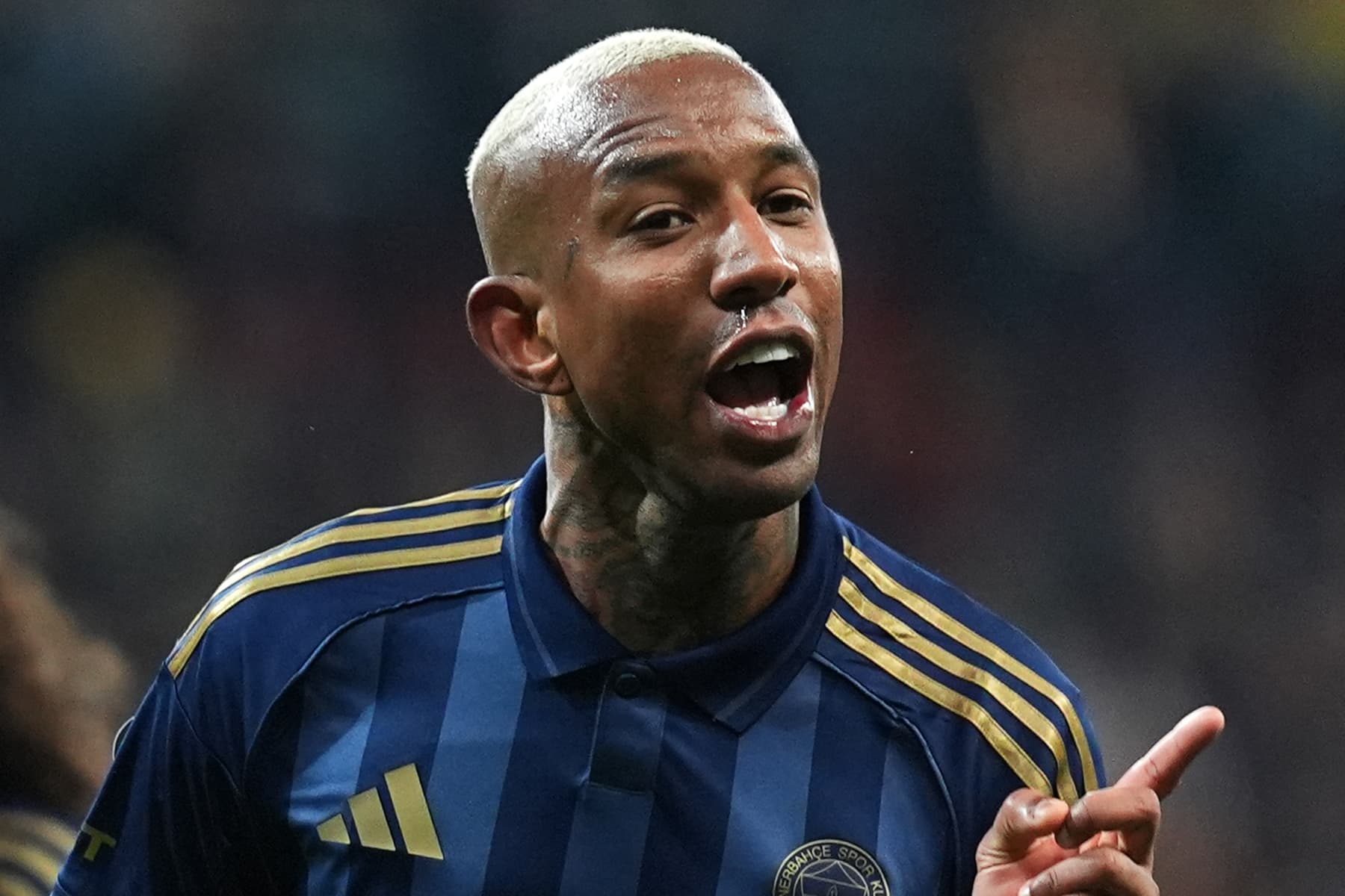 Fenerbahçe, Talisca'nın talipleriyle ilgili belirsizlik yaşıyor