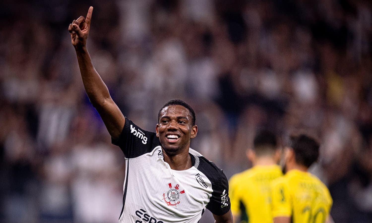 Fenerbahçe, transferde Brezilyalı oyuncu için büyük rakiplerle karşılaşıyor