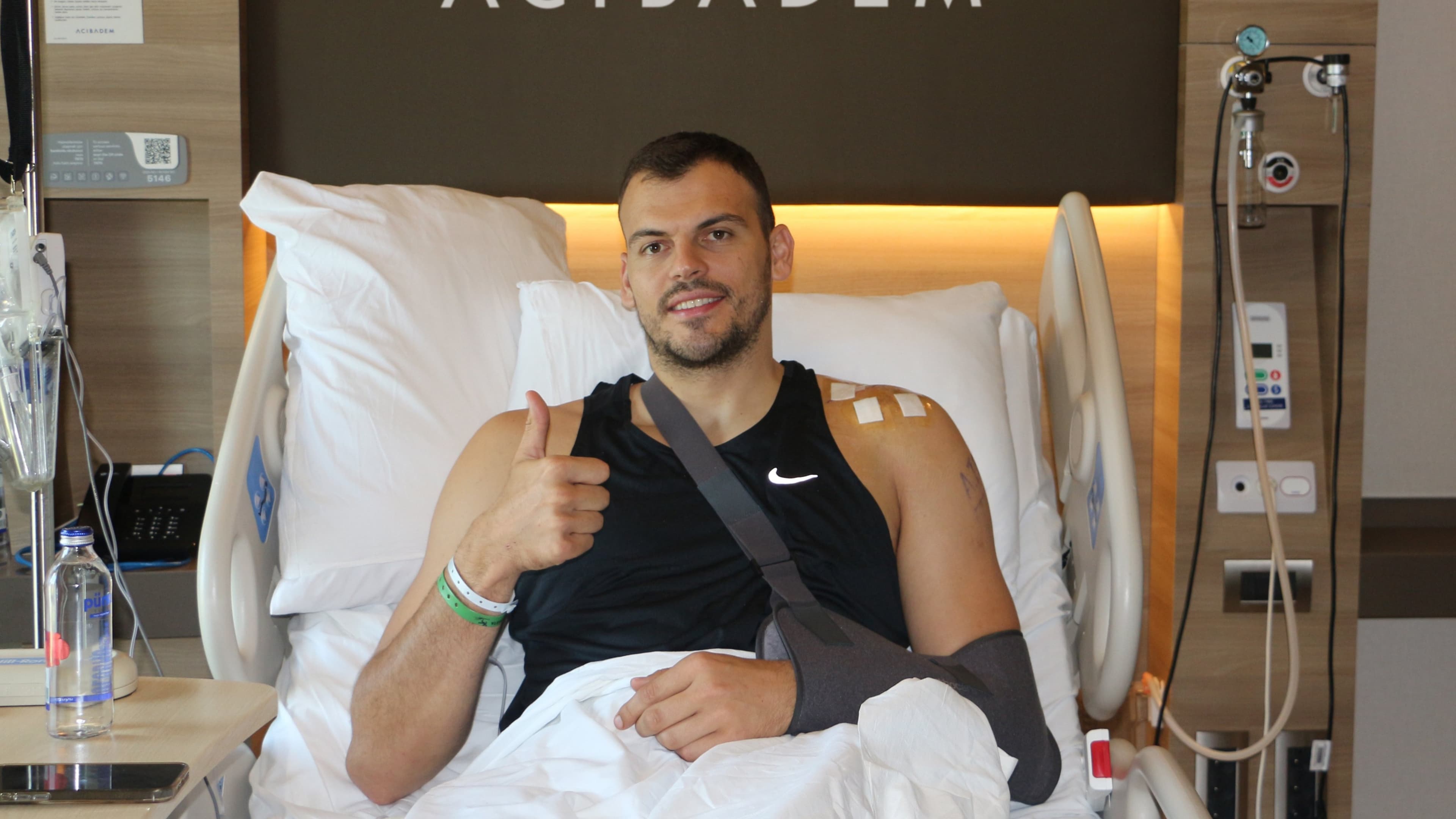 Beşiktaş'ın Hırvat pivotu Ante Zizic ameliyat oldu