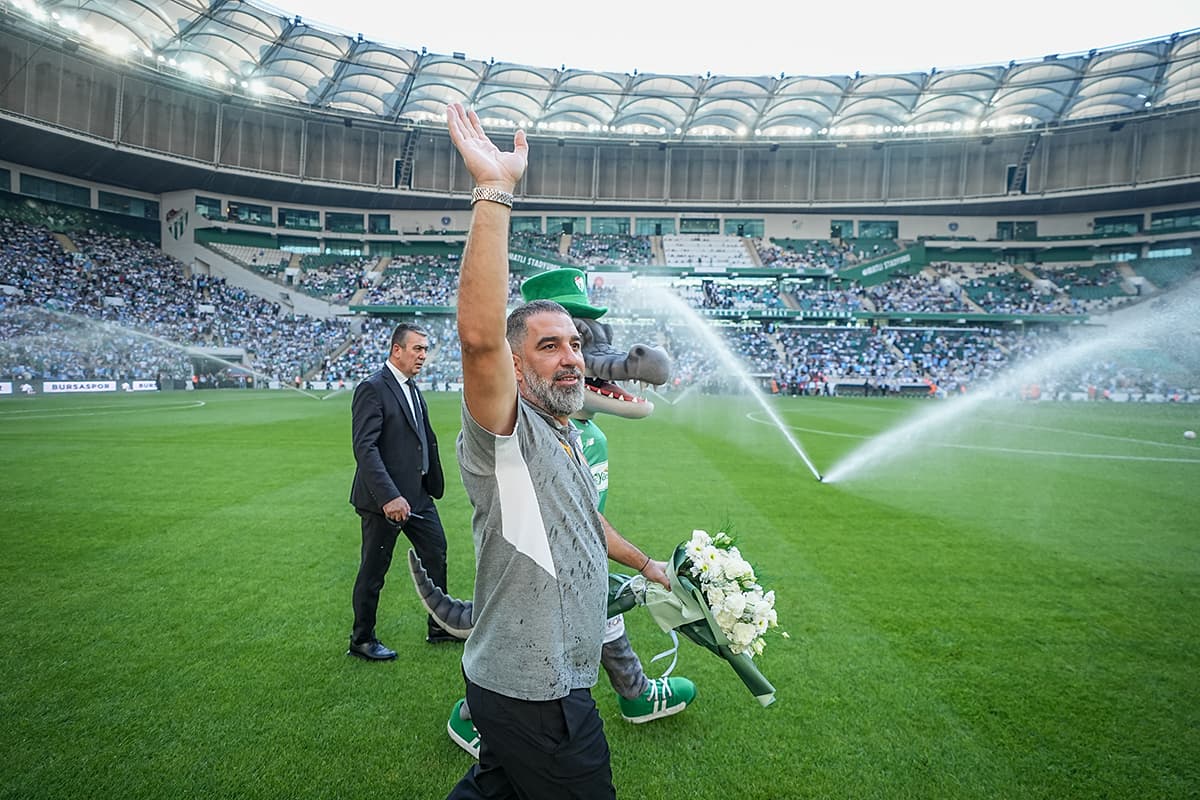 Bursaspor ve Shakhtar Donetsk maçı 0-0 berabere bitti