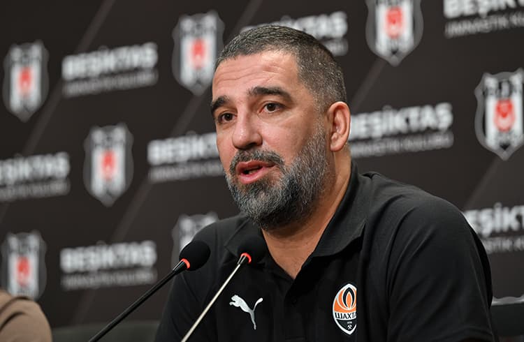 Arda Turan, yılın teknik direktörü ödülünü kazandı