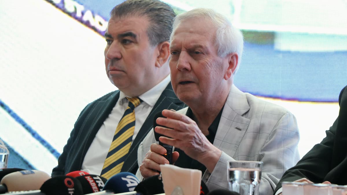 Aziz Yıldırım transfer müjdesi verdi, iki golcü açıklanacak