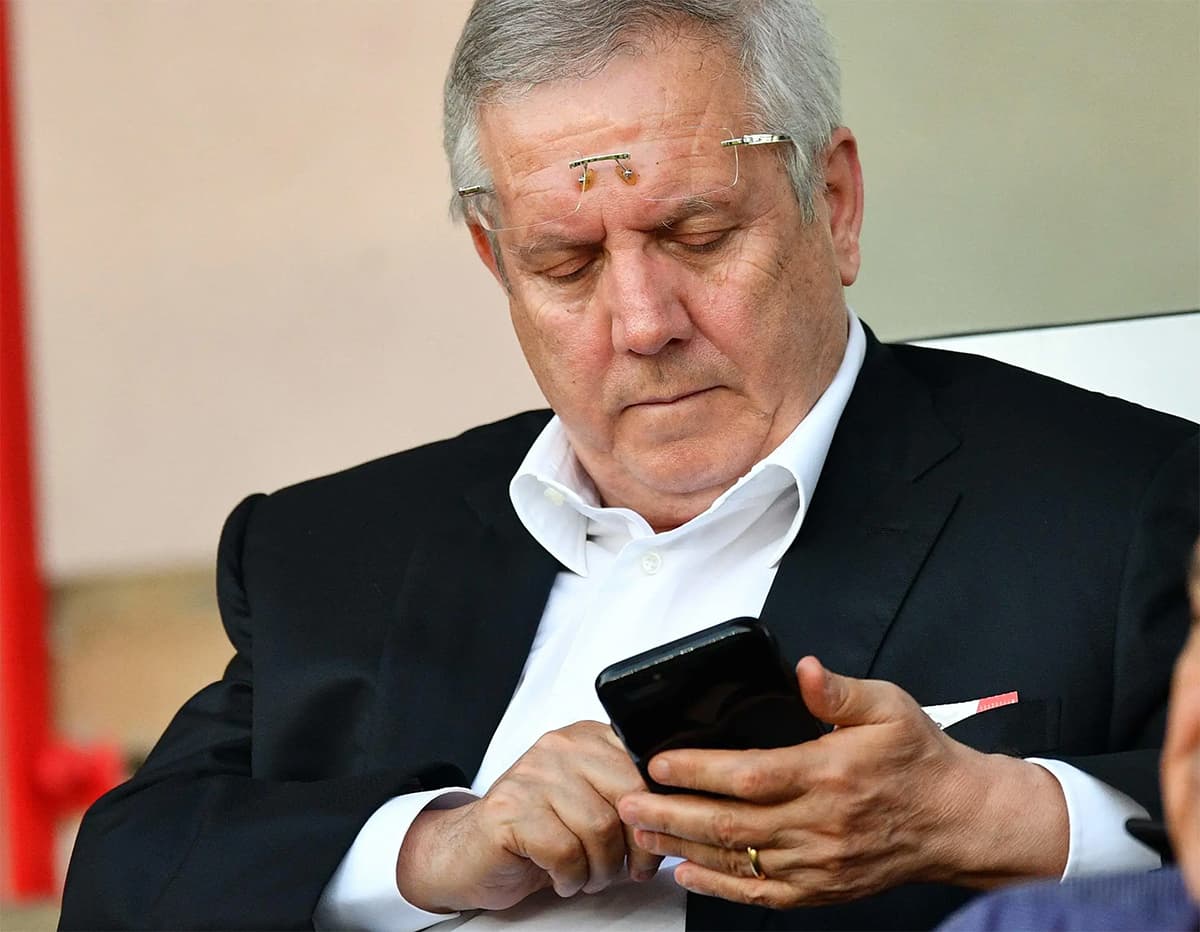 Fenerbahçeli futbolcu Aziz Yıldırım'a destek verdi