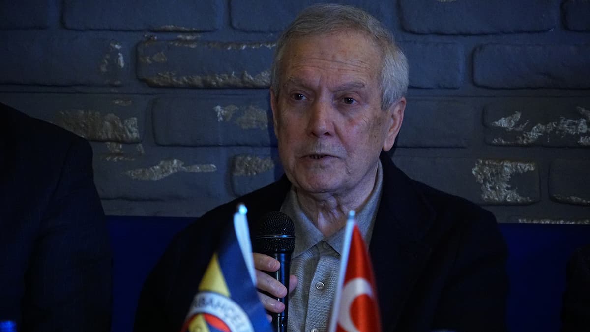 Aziz Yıldırım, iki golcü için transfer görüşmelerinin sürdüğünü açıkladı