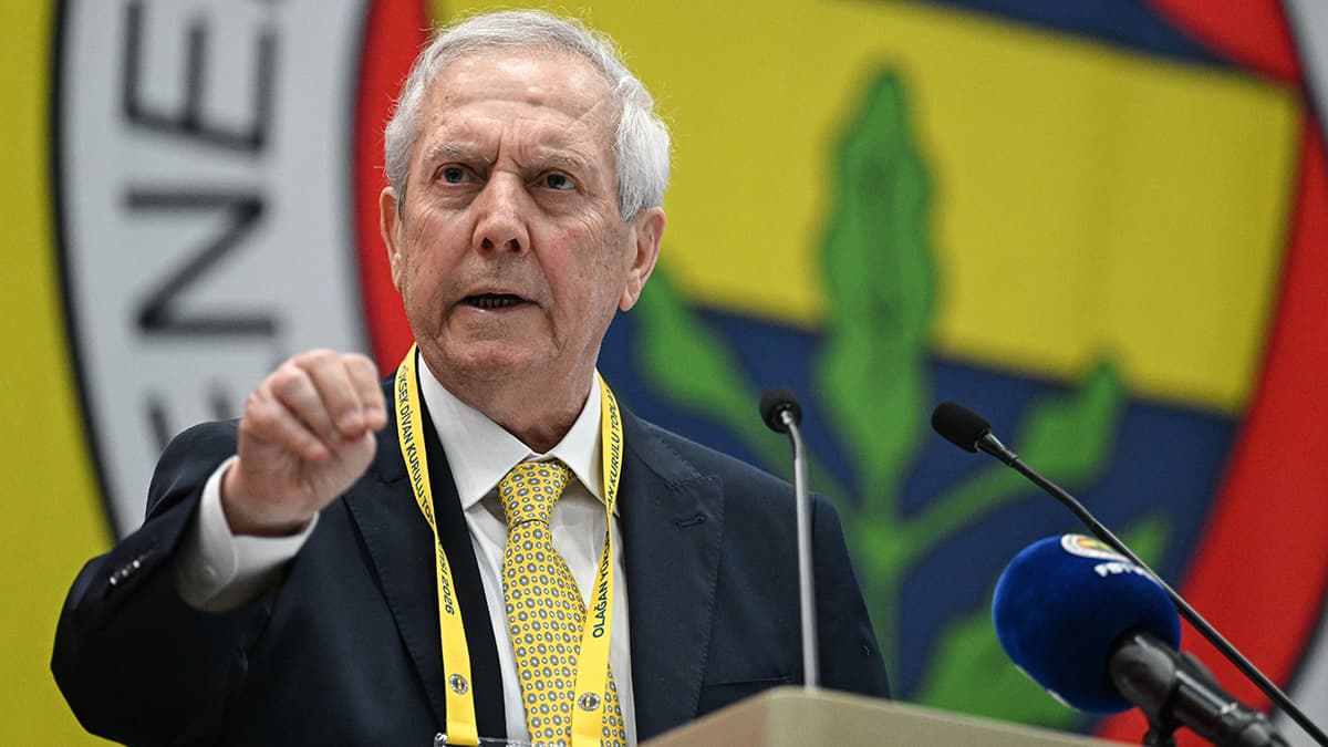 Fenerbahçe'de yeni bir ayrılık bekleniyor, yönetim kulüp arıyor