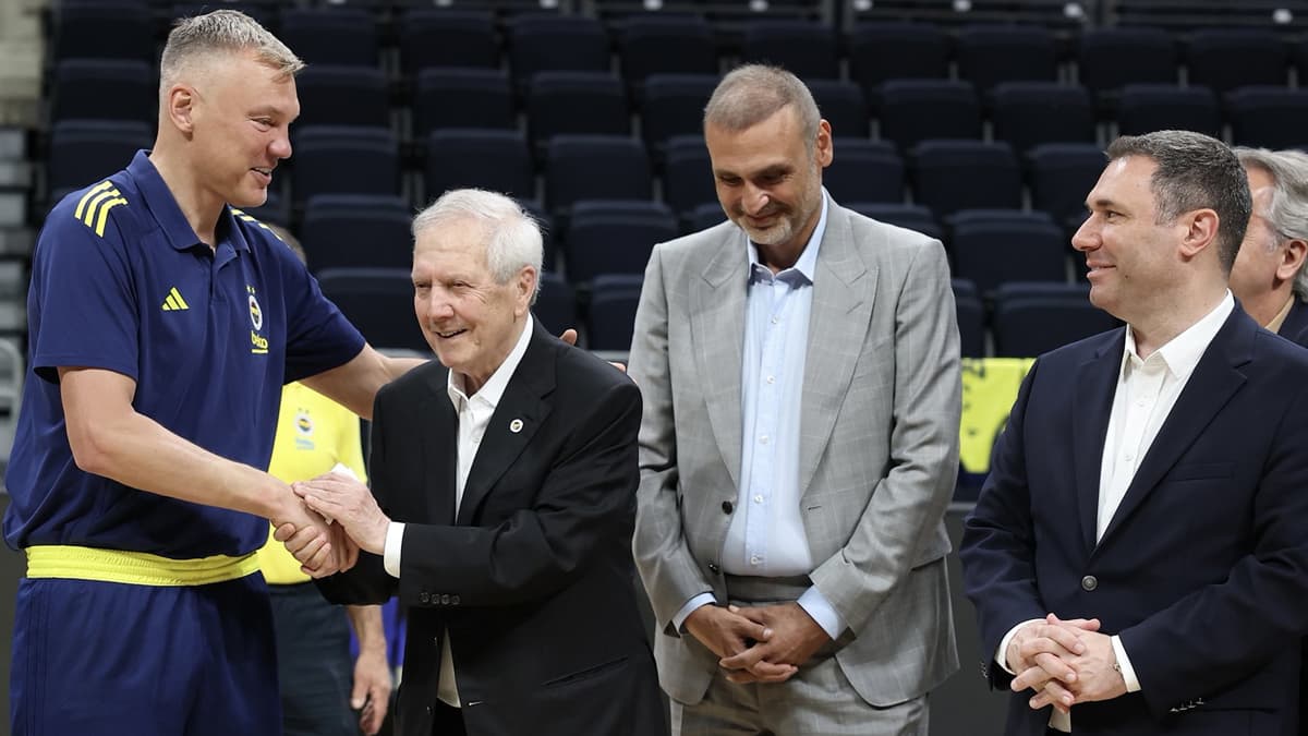 Aziz Yıldırım, Beşiktaş maçı öncesi Fenerbahçe Beko'yu ziyaret etti