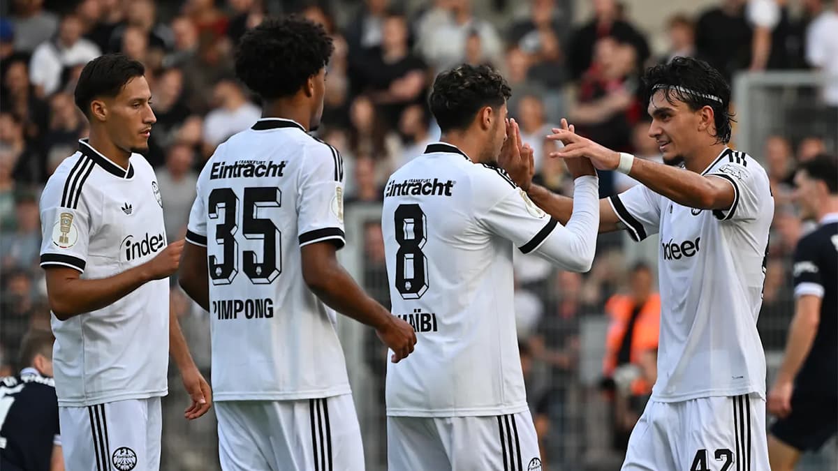 Can Uzun'un 5 katkısıyla Eintracht Frankfurt, St. Tönis'i 11-0 yendi