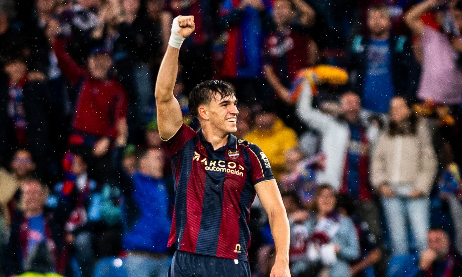 Real Madrid, Levante'nin genç golcüsü Carlos Espi'yi transfer etti