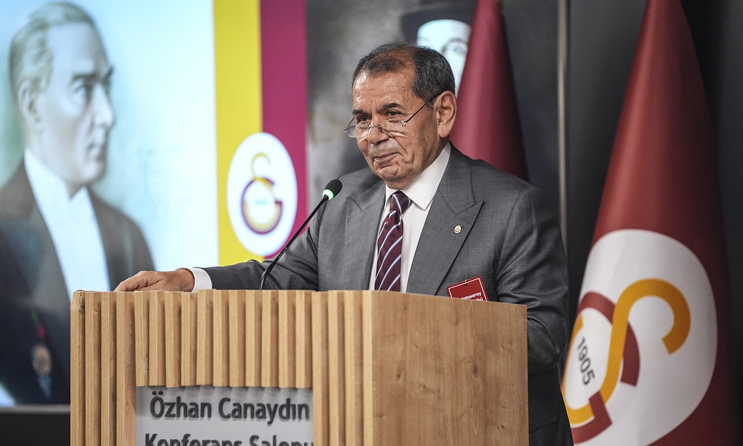 Galatasaray Başkanı Dursun Özbek, divan toplantısında Fenerbahçe'ye tepki gösterdi