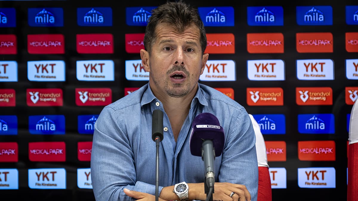 Emre Belözoğlu, genç futbolculara destek vereceklerini açıkladı