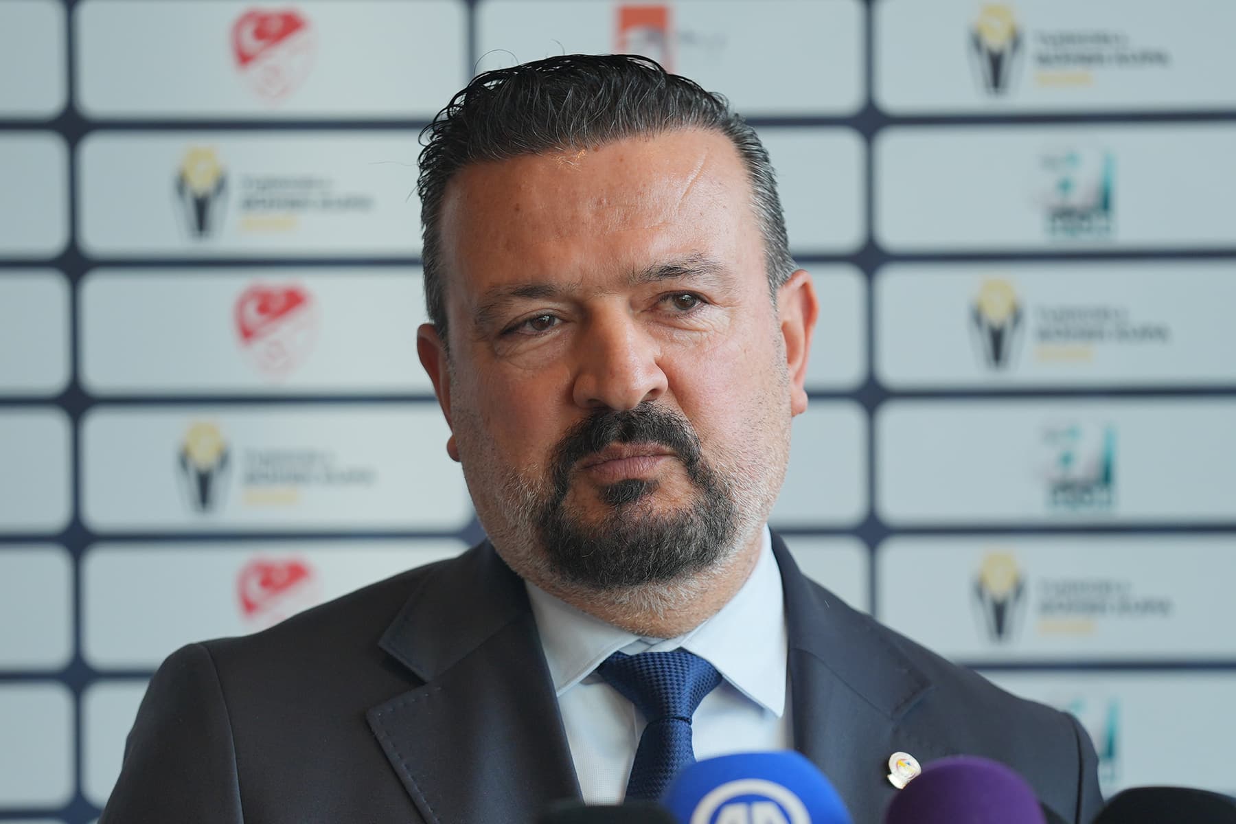 Fenerbahçe yönetiminden taraftara mesaj: "Güzel haberler beklesinler"