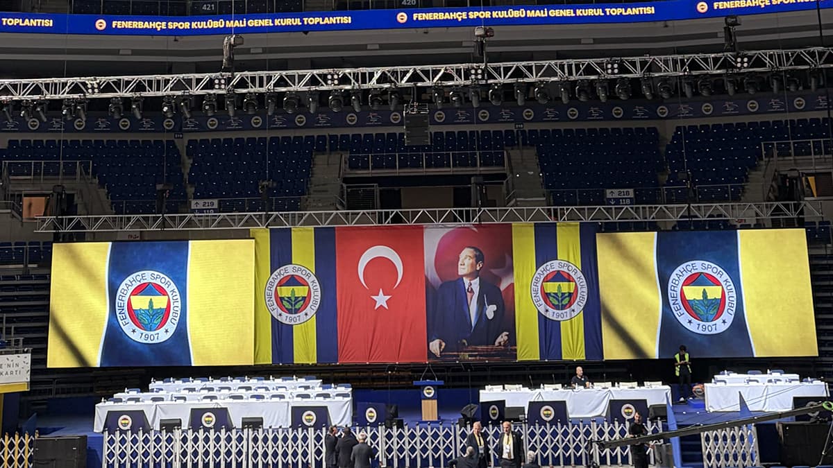 Fenerbahçe'nin genel kurul toplantısı başladı, gergin anlar yaşandı