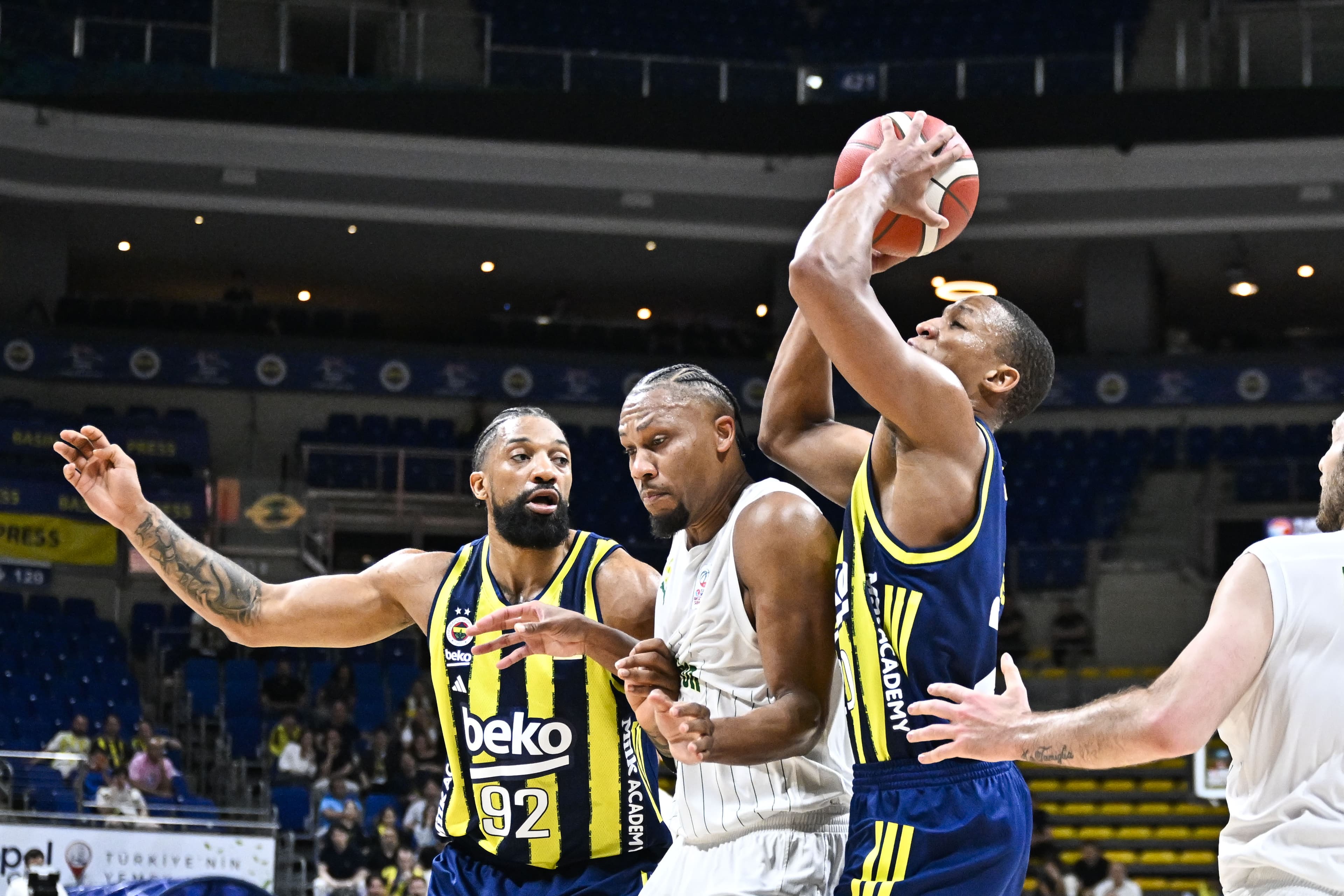 Fenerbahçe Beko, play-off çeyrek finalinde Erokspor'u rahat geçti
