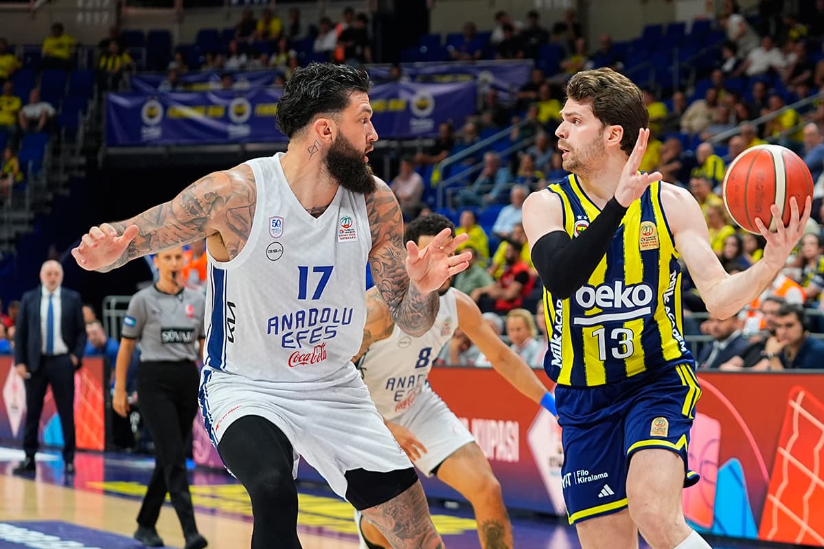 Fenerbahçe Beko, Anadolu Efes'i son periyotta yendi