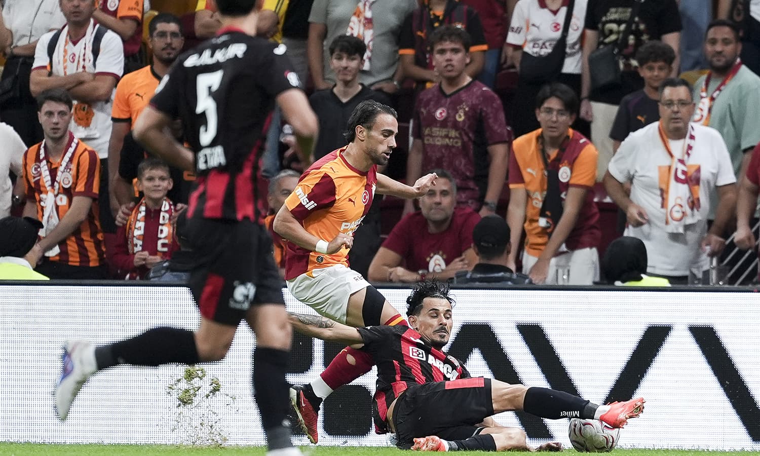 Galatasaray yeni sezona Çorum FK ile berabere başladı