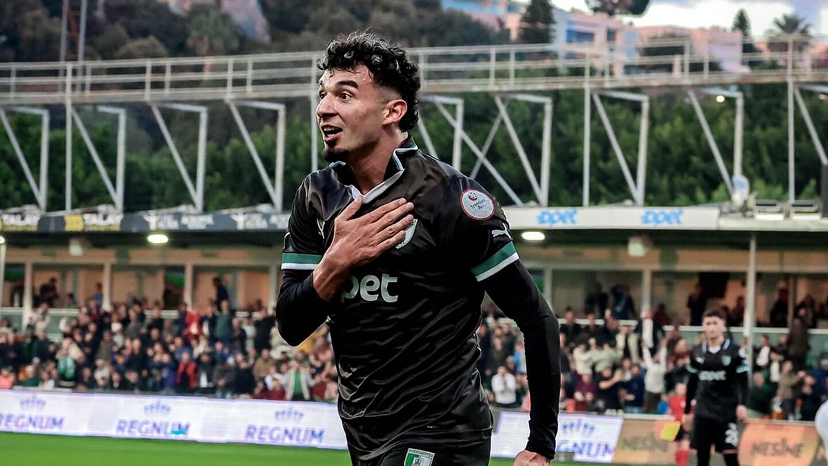 Gökdeniz Bayrakdar Göztepe'ye transfer oluyor