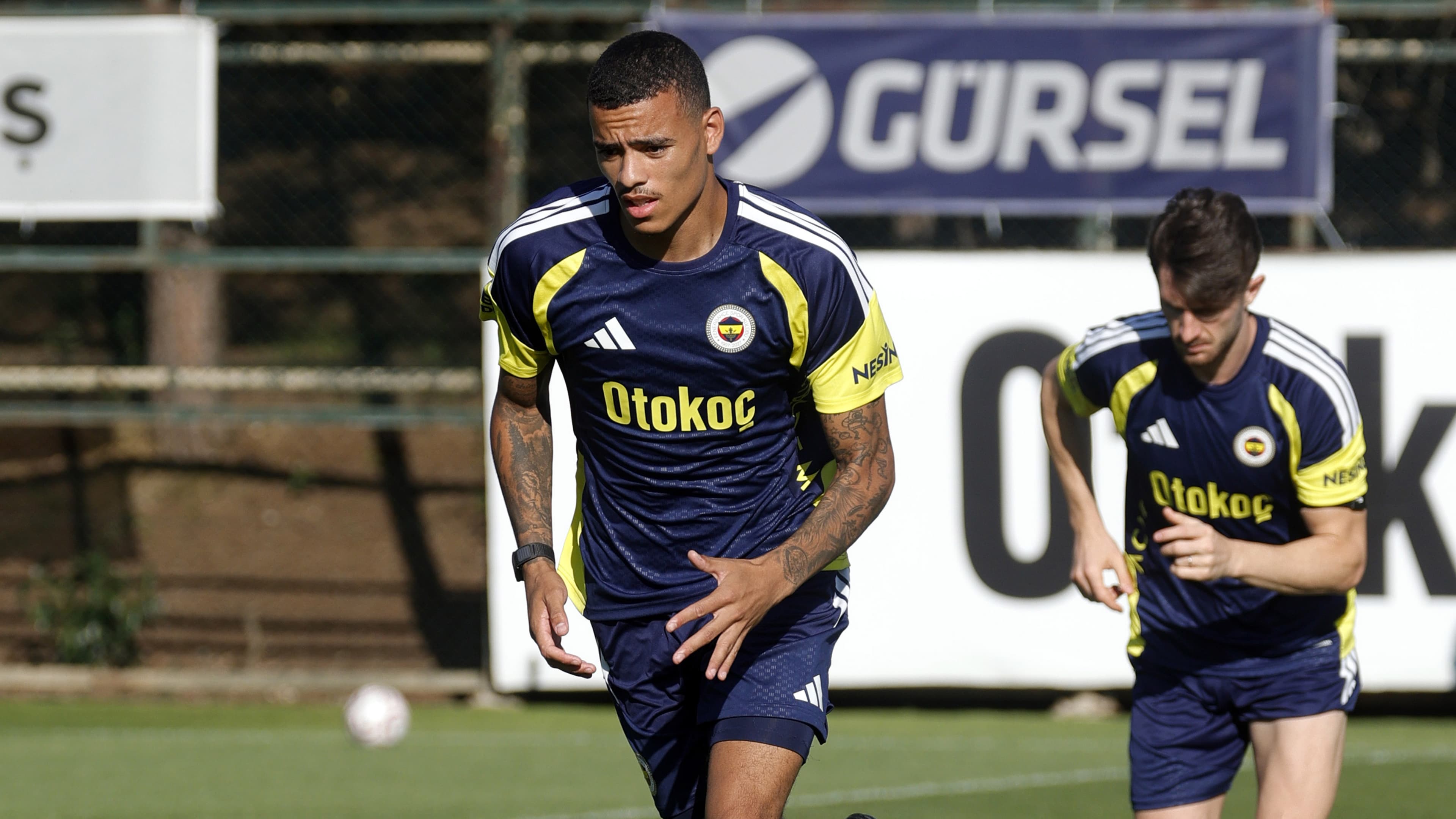 Fenerbahçe'nin UEFA kadrosunda iki güncelleme yapıldı
