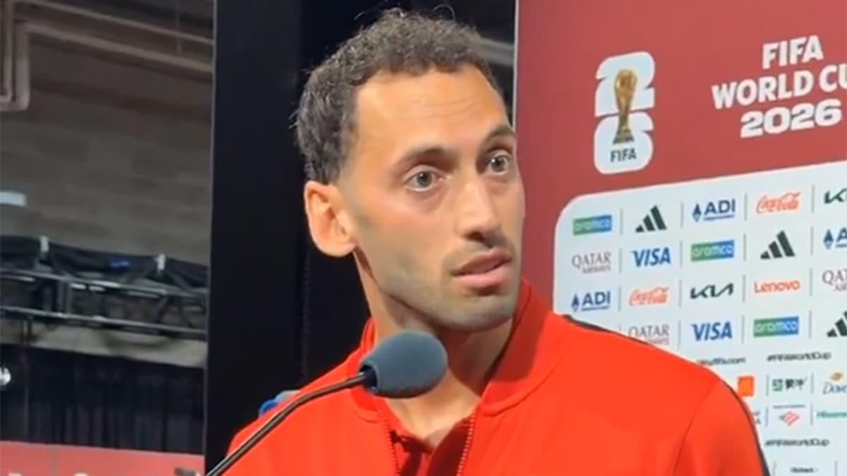 Hakan Çalhanoğlu, Avustralyalı gazetecinin sorusuna yanıt verdi