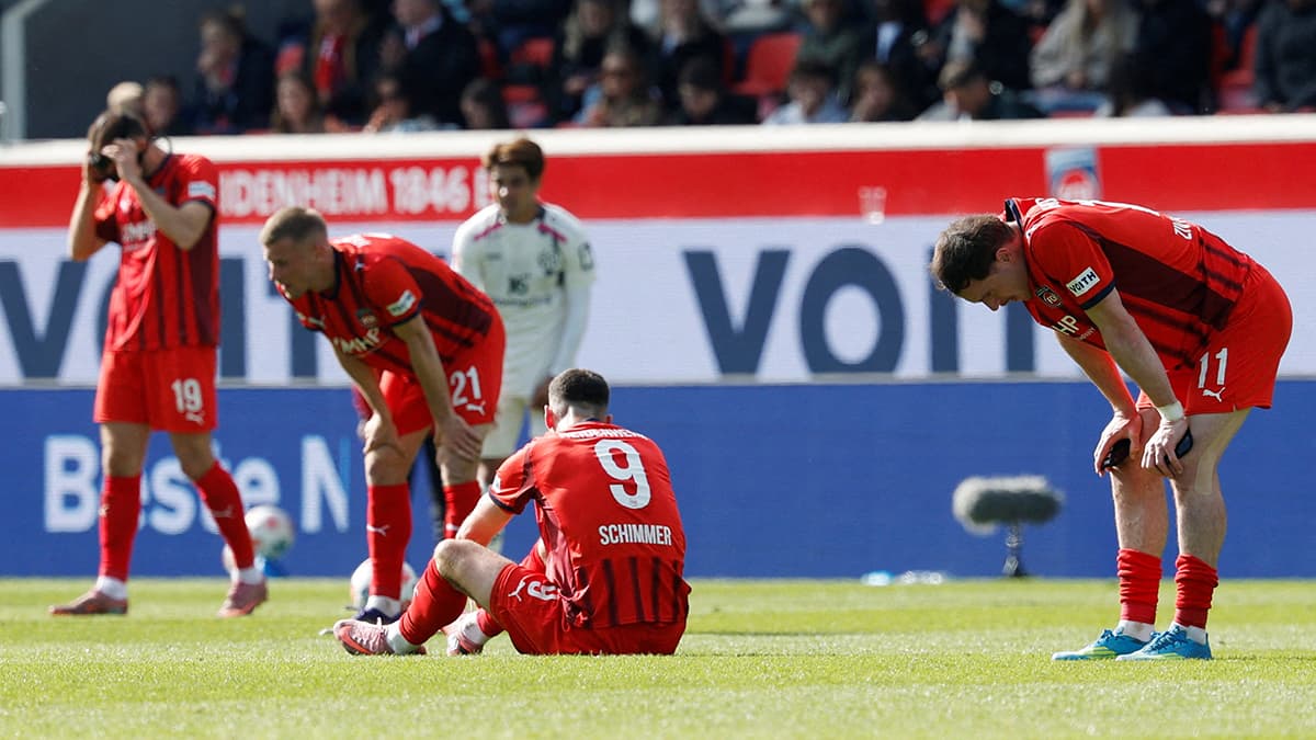 Bundesliga'da küme düşen takımlar ve şampiyon belli oldu