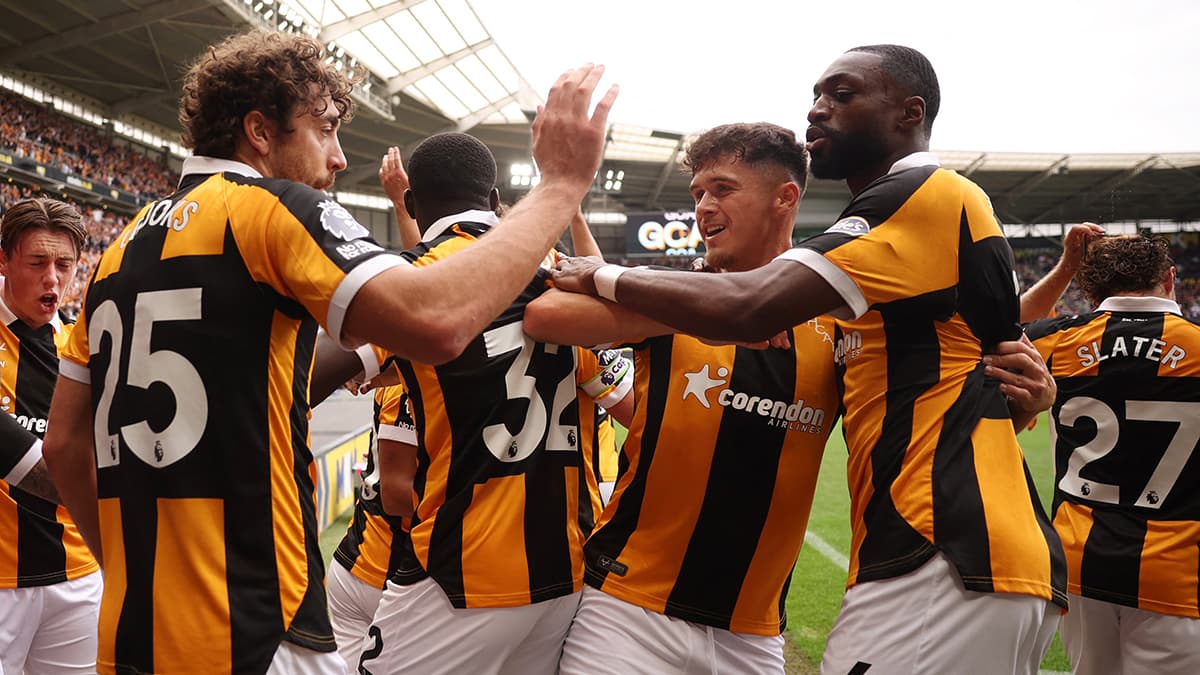 Hull City, Premier Lig'e döndü ve Manchester United'ı yendi