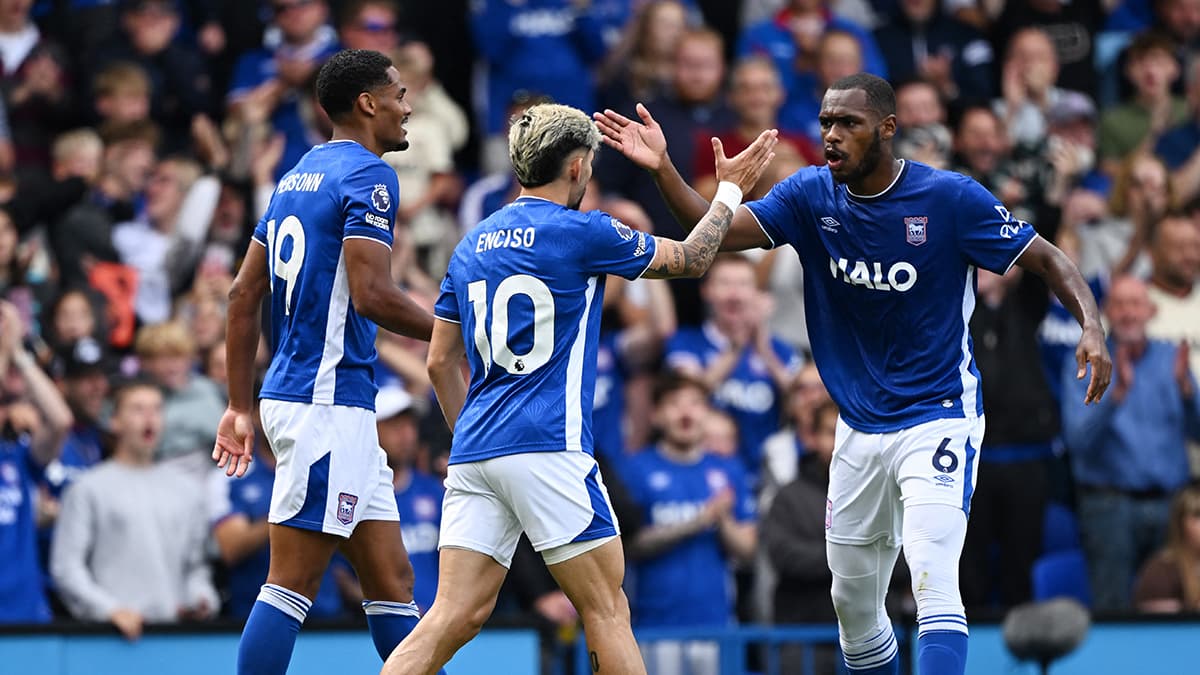 Ipswich Town, Premier Lig'e galibiyetle başladı; Leeds United ve Everton da kazandı