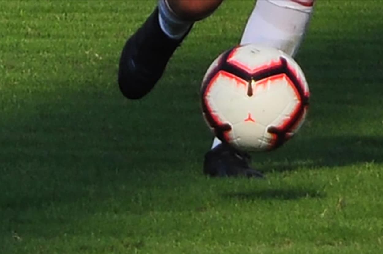 Teknik direktörden kadın futbolculara skandal mesaj! Apar topar gönderildi