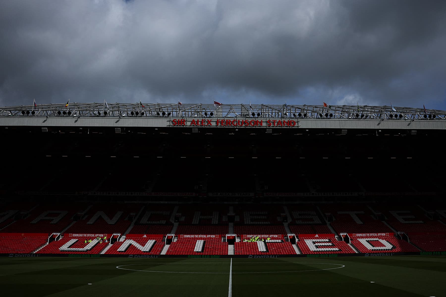 Manchester United, 3 futbolcusunun takımdan ayrıldığını duyurdu
