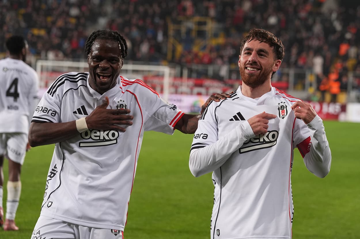 "Dolmabahçe’de 15 puan kaybetmese zirvedeydi!" | Spor yazarları Beşiktaş için ne dedi?