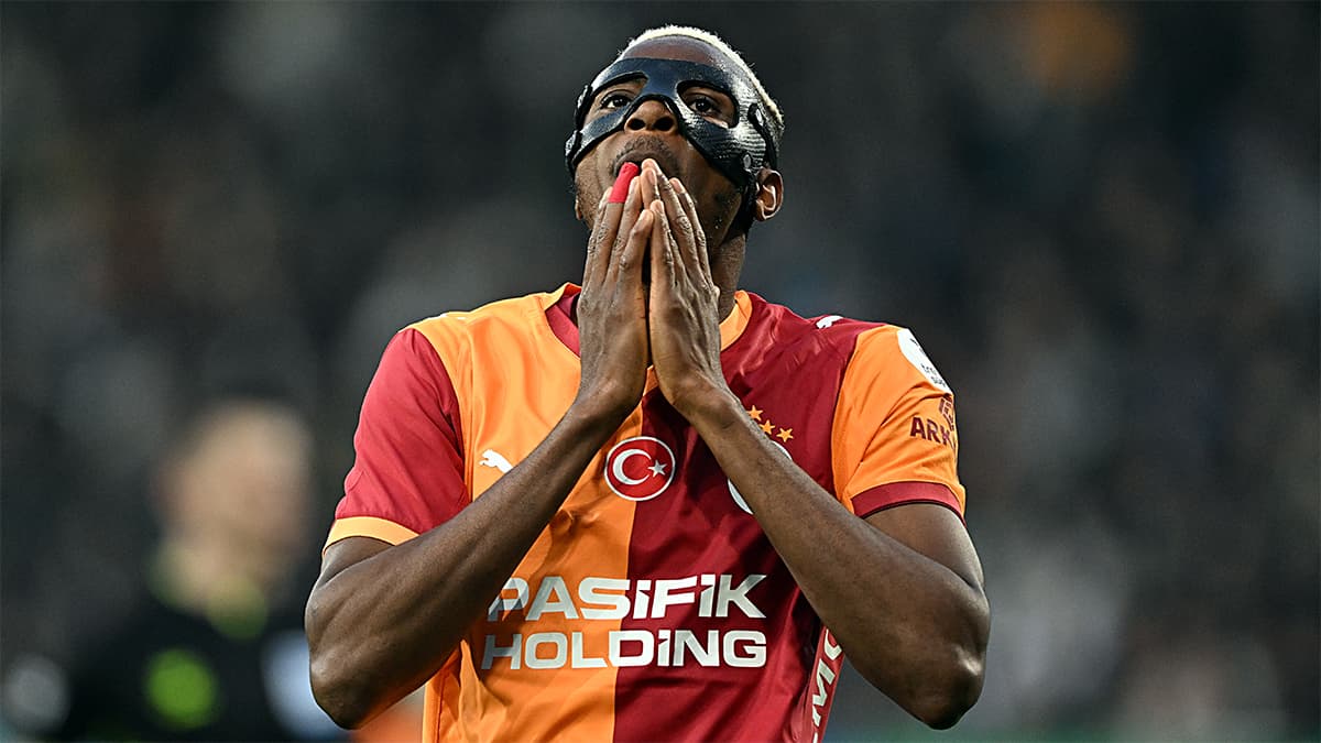 Victor Osimhen'in sakatlığı nedeniyle kaç hafta forma giyemeyeceği belirlendi