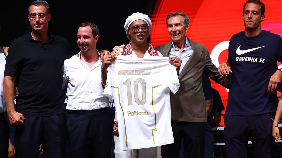 Ronaldinho, 46 yaşında futbol sahalarına geri dönüyor